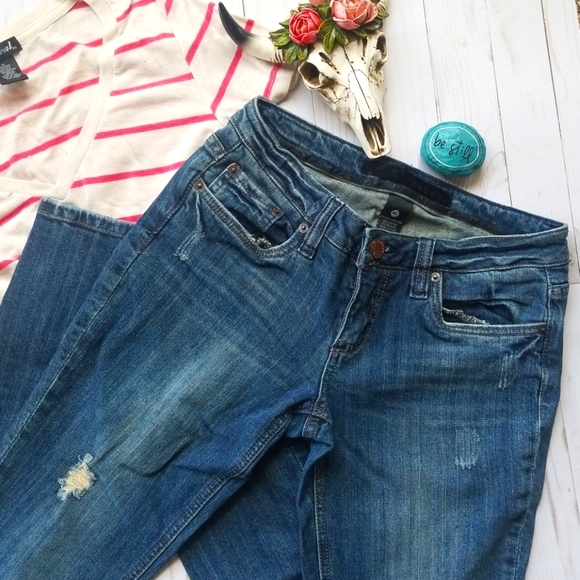 Refuge Straight Leg Medium Wash Jeans - Picture 1 of 8